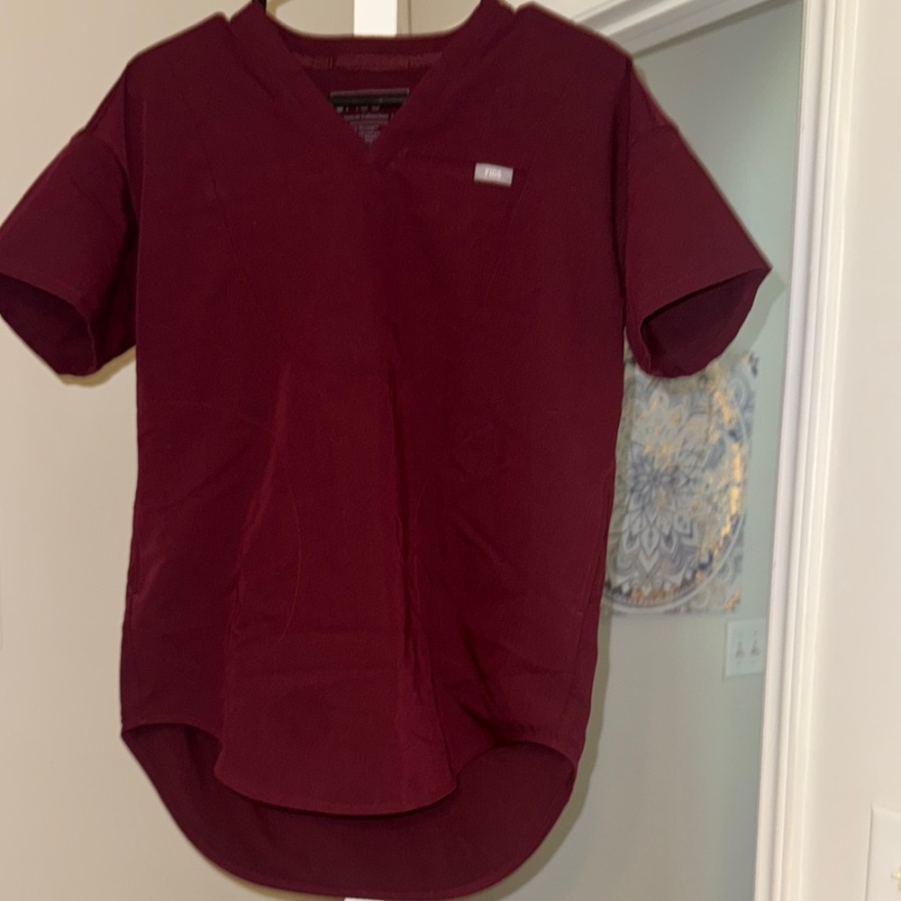 FIGS V-Neck Tunic Scrub Top with High-Waisted Seville ScrubLeggings